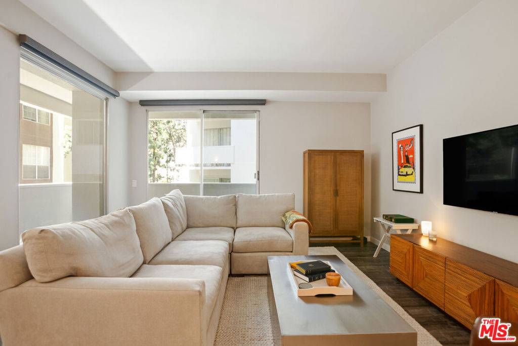 Los Angeles, CA 90046,7250 Franklin AVE #410