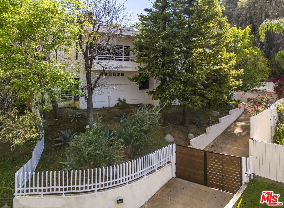 Sherman Oaks, CA 91403,15656 Crownridge PL