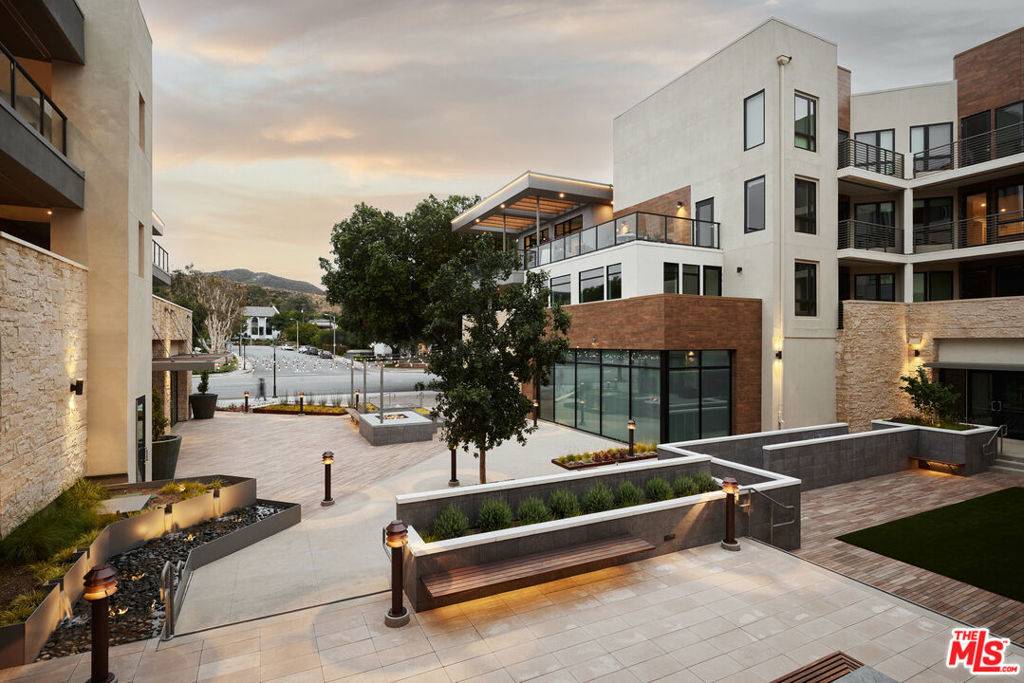 Thousand Oaks, CA 91360,299 E Thousand Oaks BLVD #209