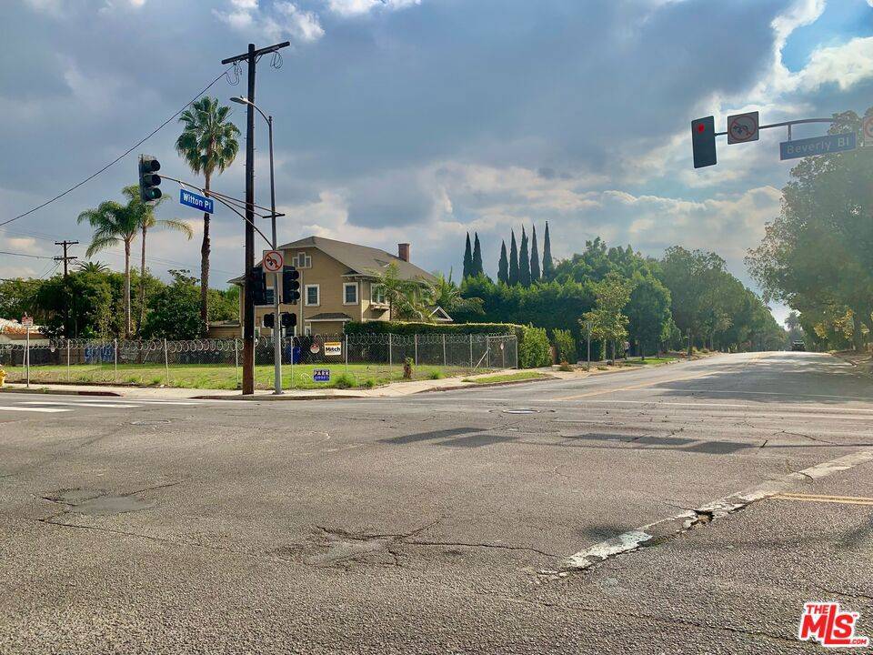 Los Angeles, CA 90004,250 N Wilton PL