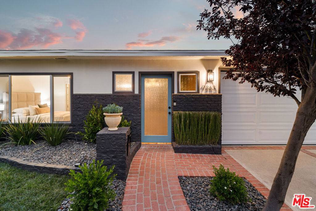 Los Angeles, CA 90045,7363 W 87th PL