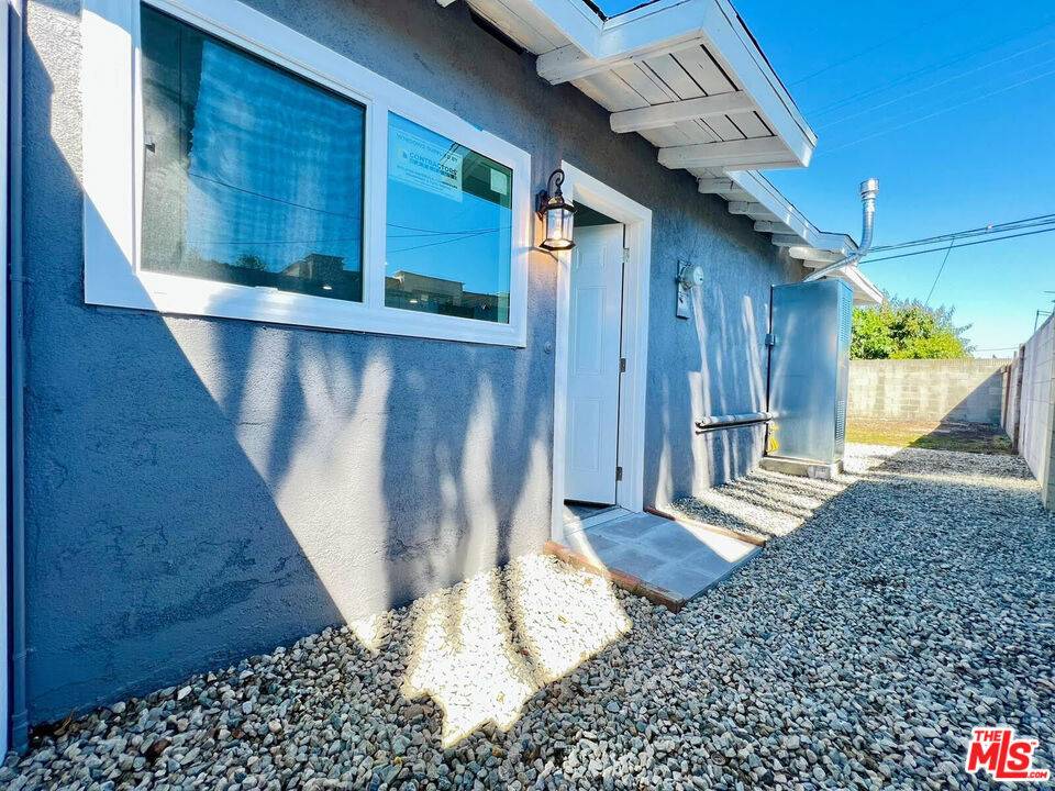 Hawthorne, CA 90250,3717 W 116th ST