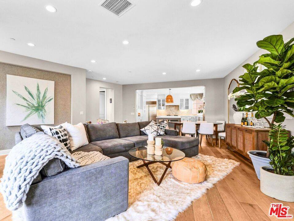 5817 S Sparrow CT, Los Angeles, CA 90094