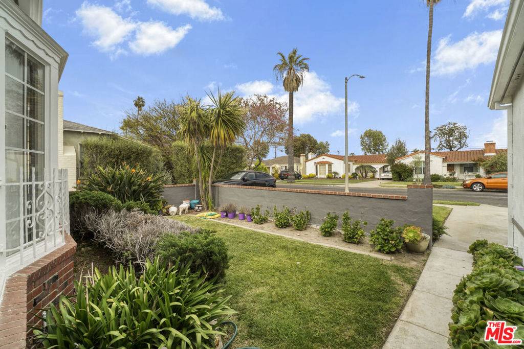 Los Angeles, CA 90008,3877 Cherrywood AVE