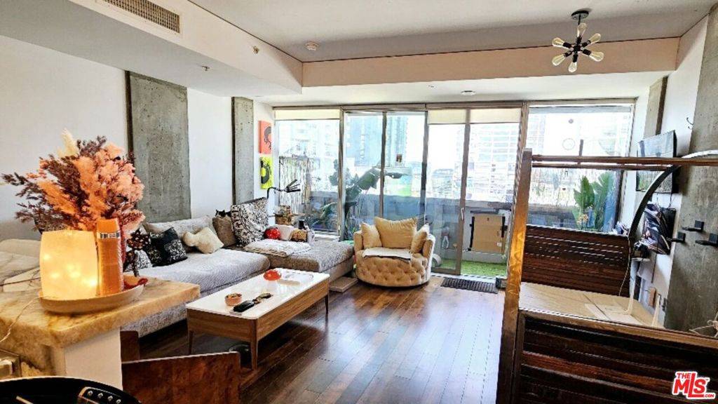 1155 S Grand AVE #710, Los Angeles, CA 90015