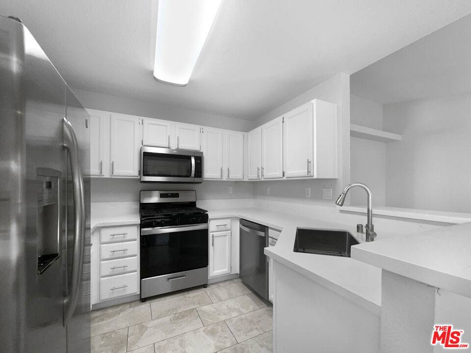 Palmdale, CA 93551,38941 Dianron RD