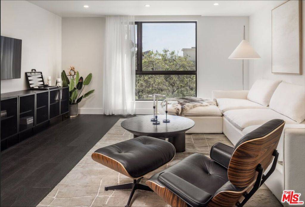 Los Angeles, CA 90069,724 N Croft AVE #307