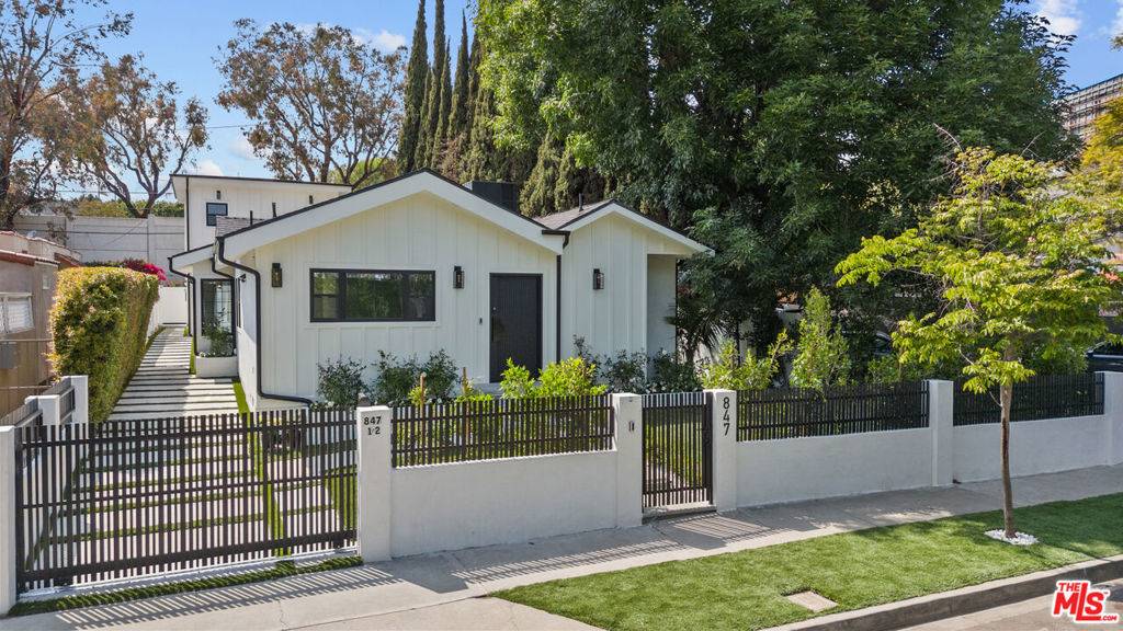 847 Huntley DR, West Hollywood, CA 90069