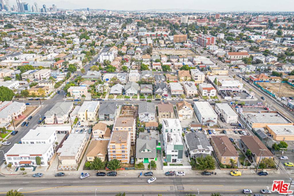Los Angeles, CA 90007,3021 Kenwood AVE