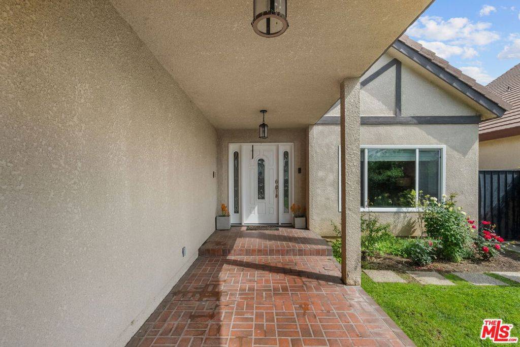 Reseda, CA 91335,18533 Lanark ST