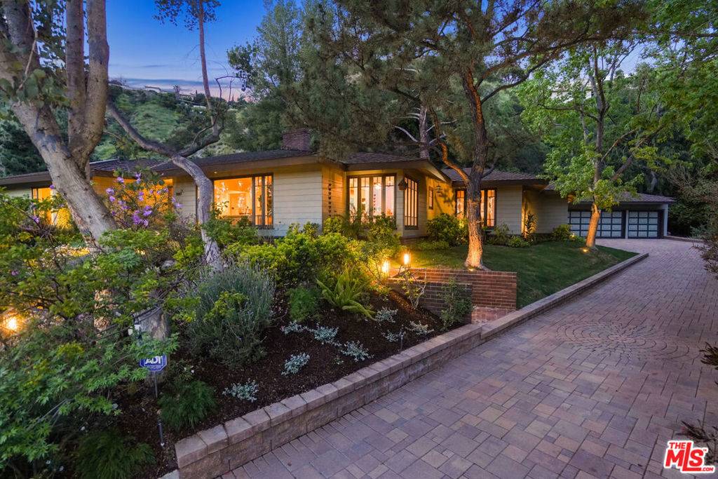 Glendale, CA 91202,1860 Maginn DR