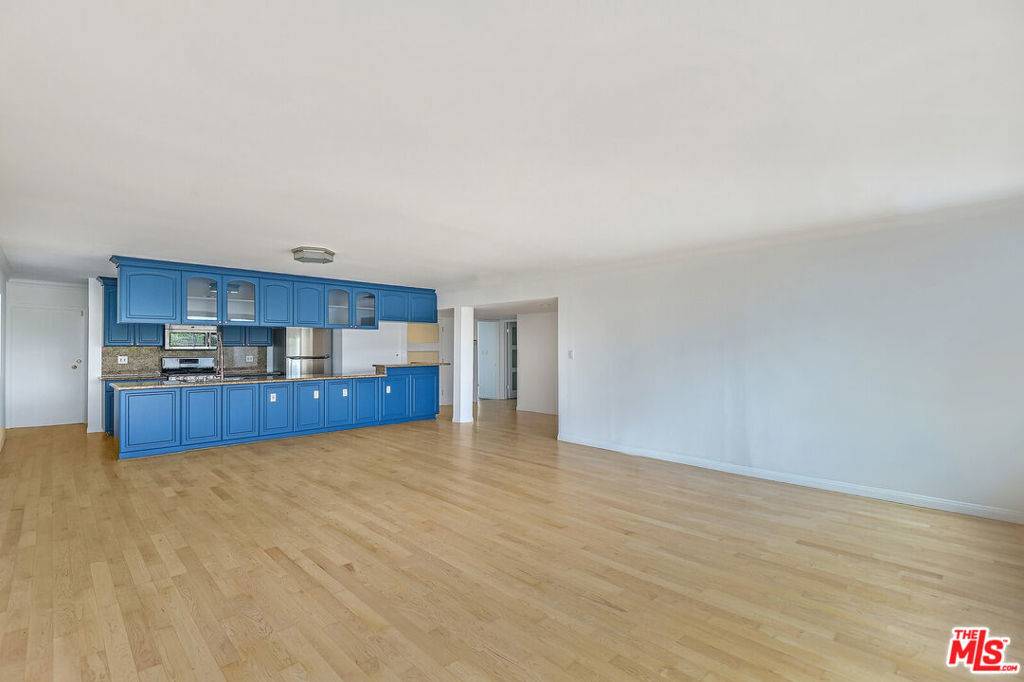 440 S Roxbury DR #302, Beverly Hills, CA 90212