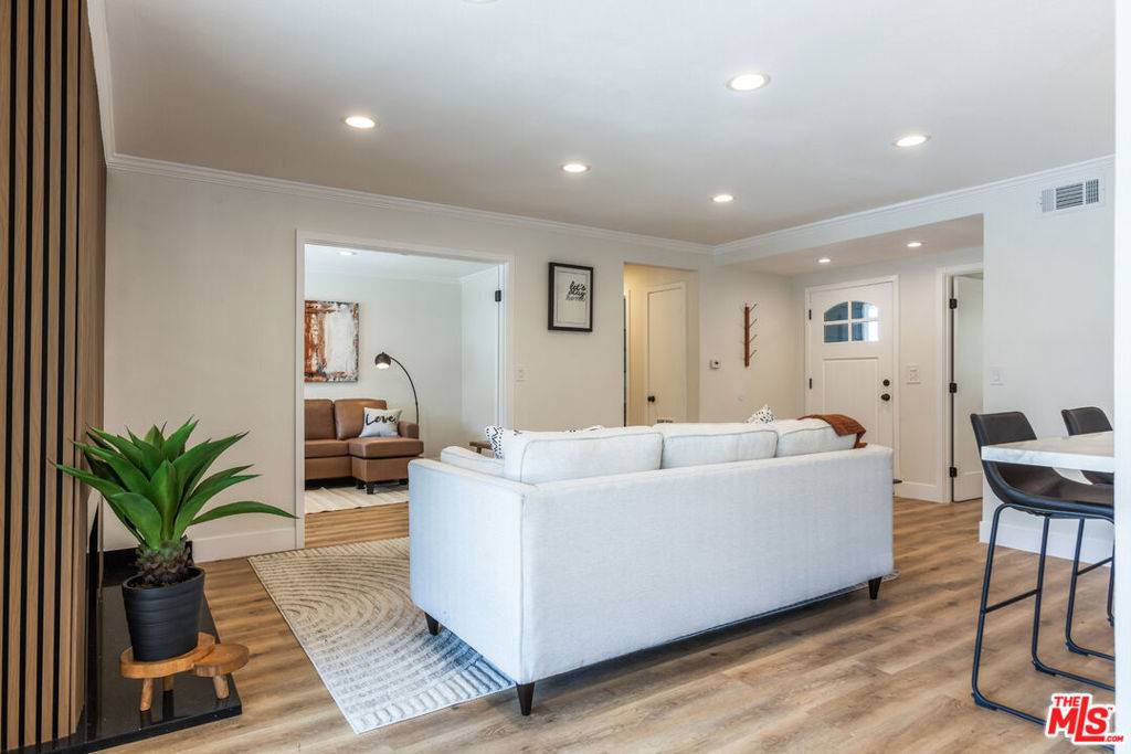 West Hills, CA 91307,6615 Shoup AVE