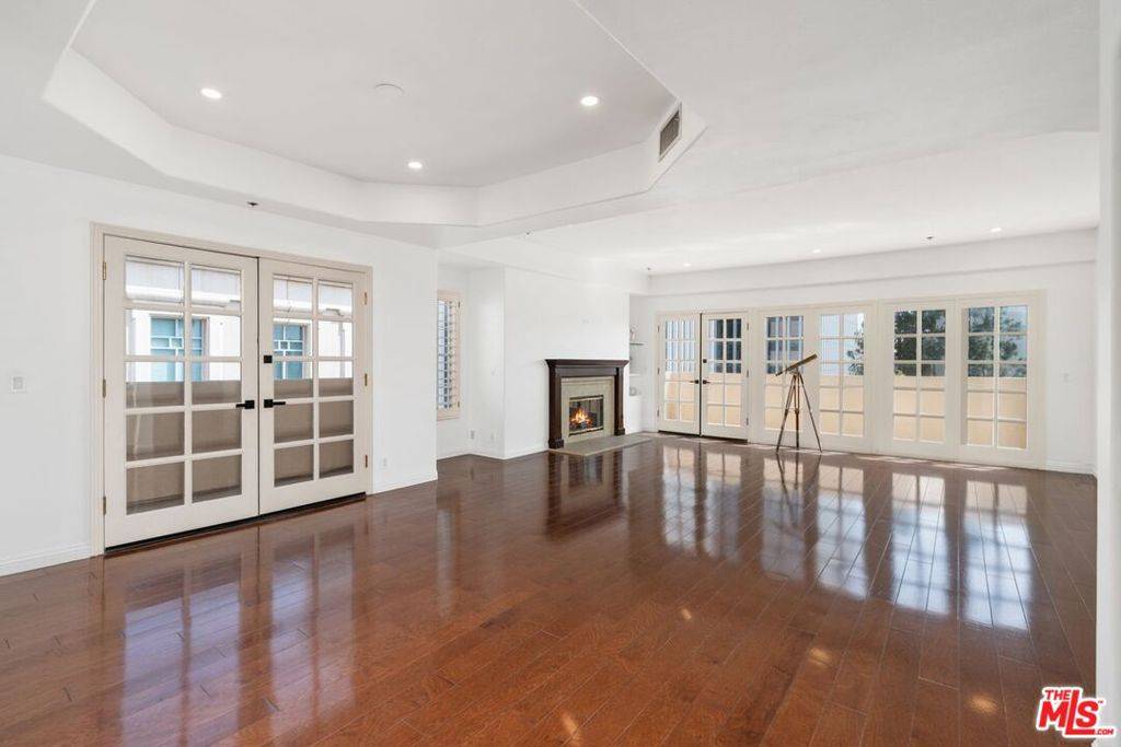 Beverly Hills, CA 90212,125 S Oakhurst DR #401