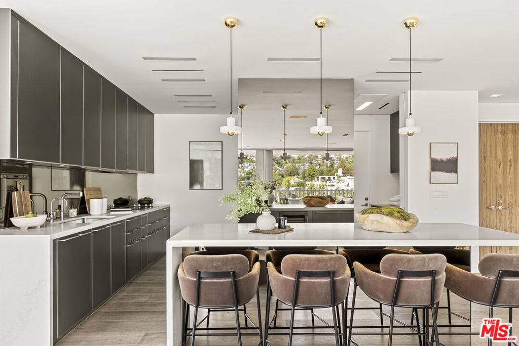 West Hollywood, CA 90069,9255 Doheny RD #1805