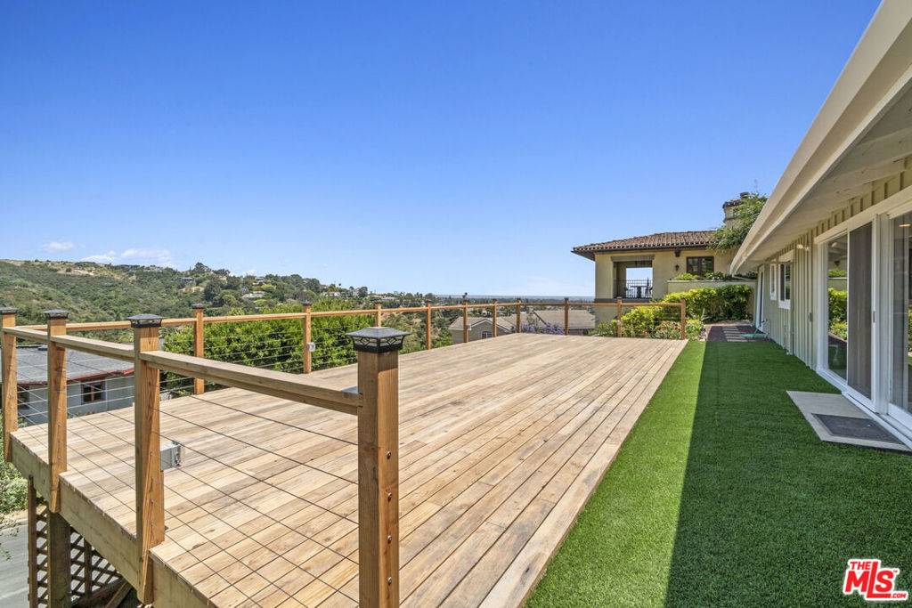 Pacific Palisades, CA 90272,1060 Palisair PL