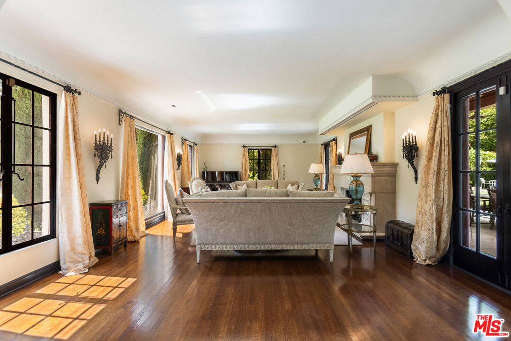 San Marino, CA 91108,2086 S Oak Knoll AVE