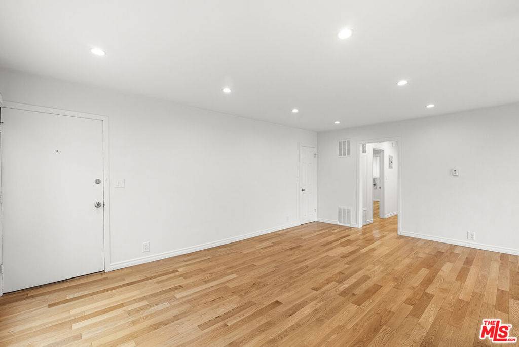 West Hollywood, CA 90046,1037 N La Jolla AVE #1