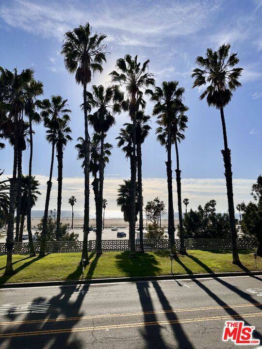 Santa Monica, CA 90405,2221 Ocean AVE #101