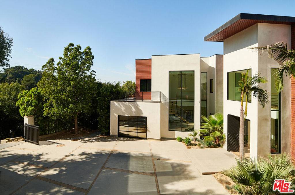 Beverly Hills, CA 90210,13331 Mulholland DR