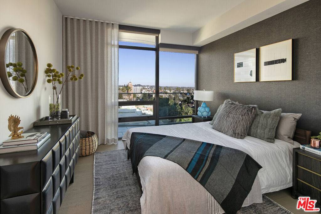 Los Angeles, CA 90028,1755 Argyle AVE #1206