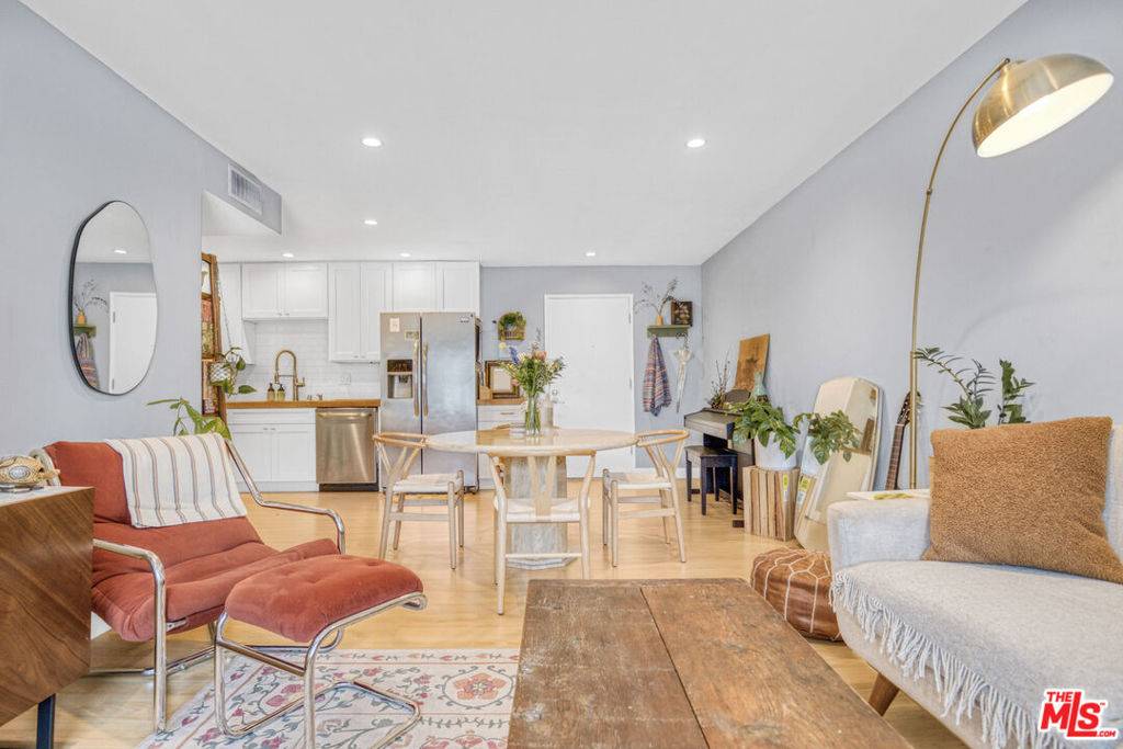 5031 Denny AVE #202, North Hollywood, CA 91601