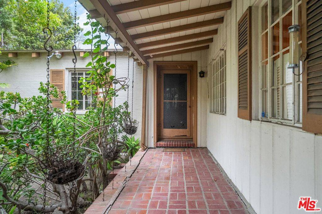Los Angeles, CA 90064,10490 Lorenzo PL