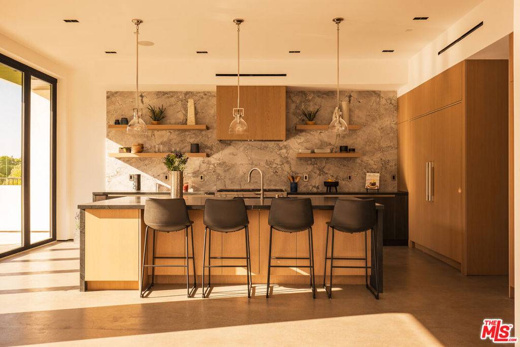 Sherman Oaks, CA 91423,3920 Knobhill DR