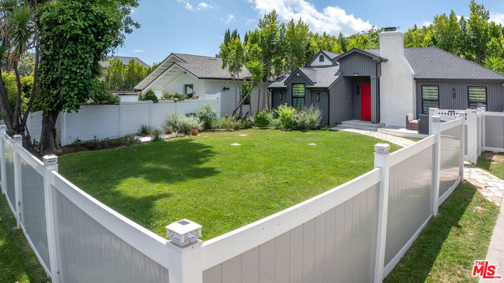 Studio City, CA 91604,4323 Irvine AVE