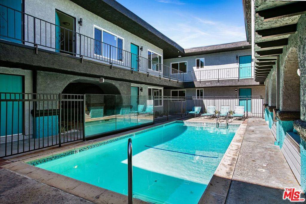 Van Nuys, CA 91406,6640 Woodley AVE #105