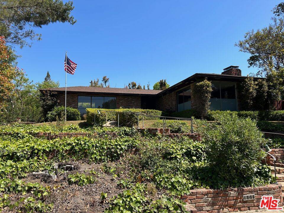 809 Toulon DR, Pacific Palisades, CA 90272