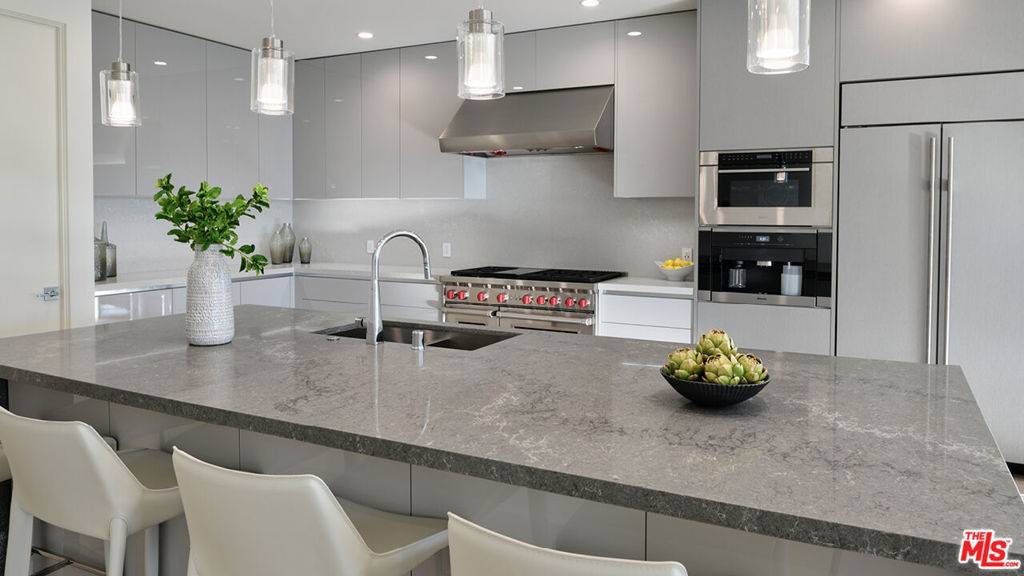 Beverly Hills, CA 90210,425 N Palm DR #403