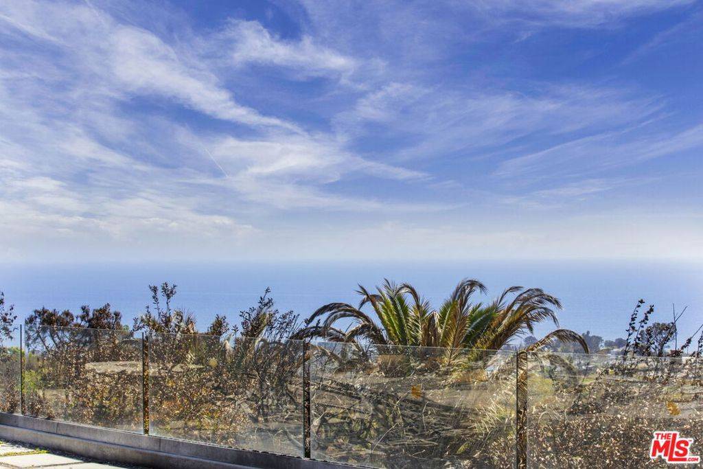 Pacific Palisades, CA 90272,961 Glenhaven DR