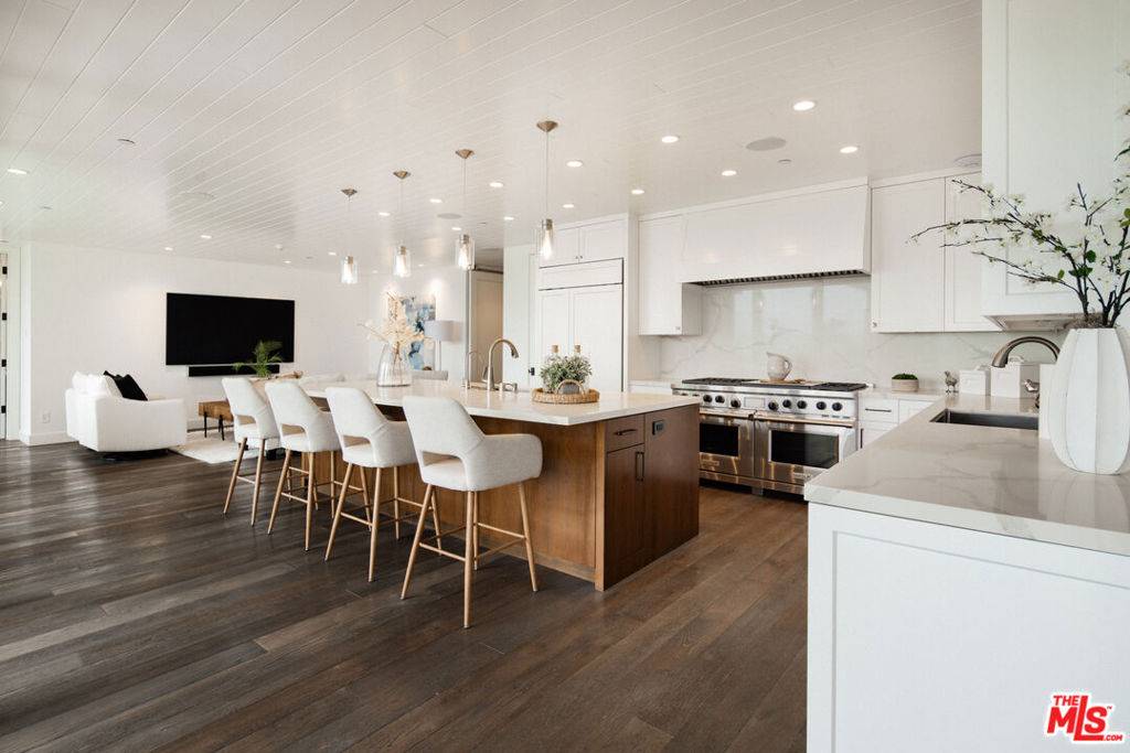 Manhattan Beach, CA 90266,934 1st ST