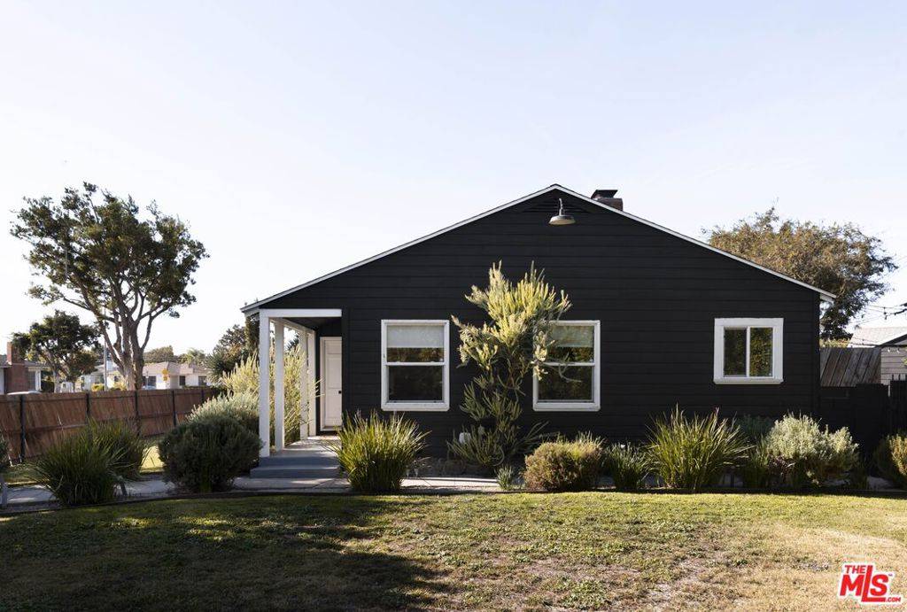 2701 Coliseum ST, Los Angeles, CA 90018