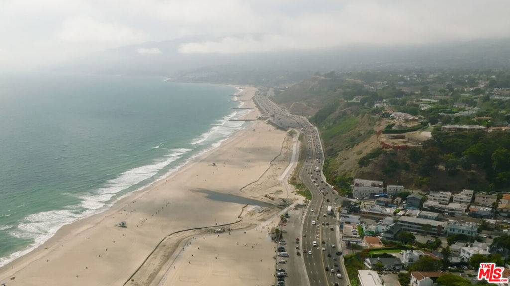 Pacific Palisades, CA 90272,14930 Mc Kendree AVE
