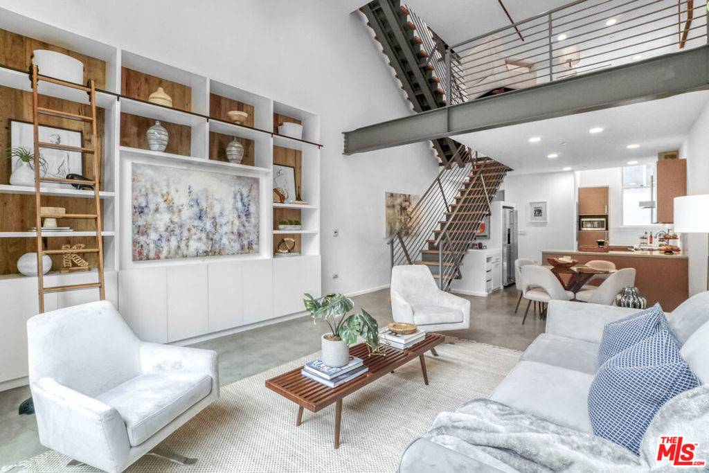 West Hollywood, CA 90046,1220 N Orange Grove AVE #4
