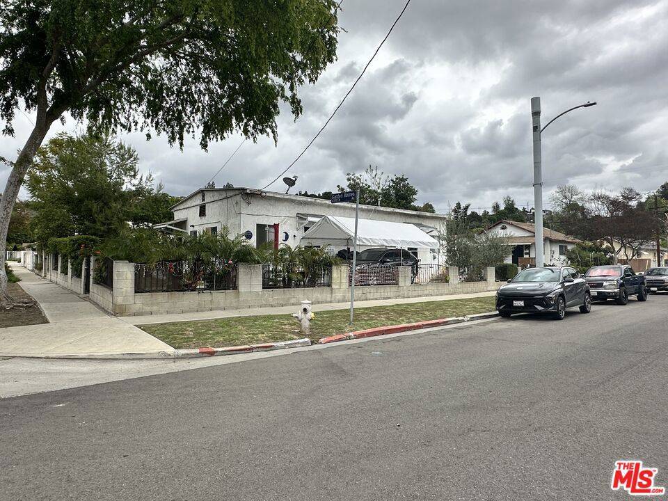 Los Angeles, CA 90032,5155 Henderson ST