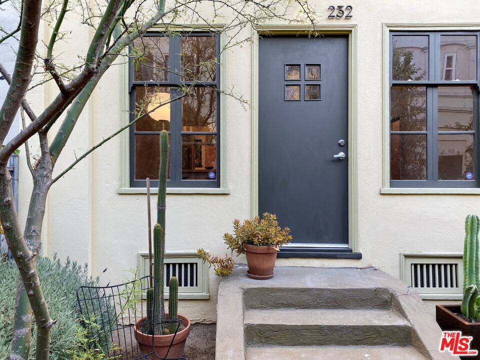 232 Columbia PL, Los Angeles, CA 90026