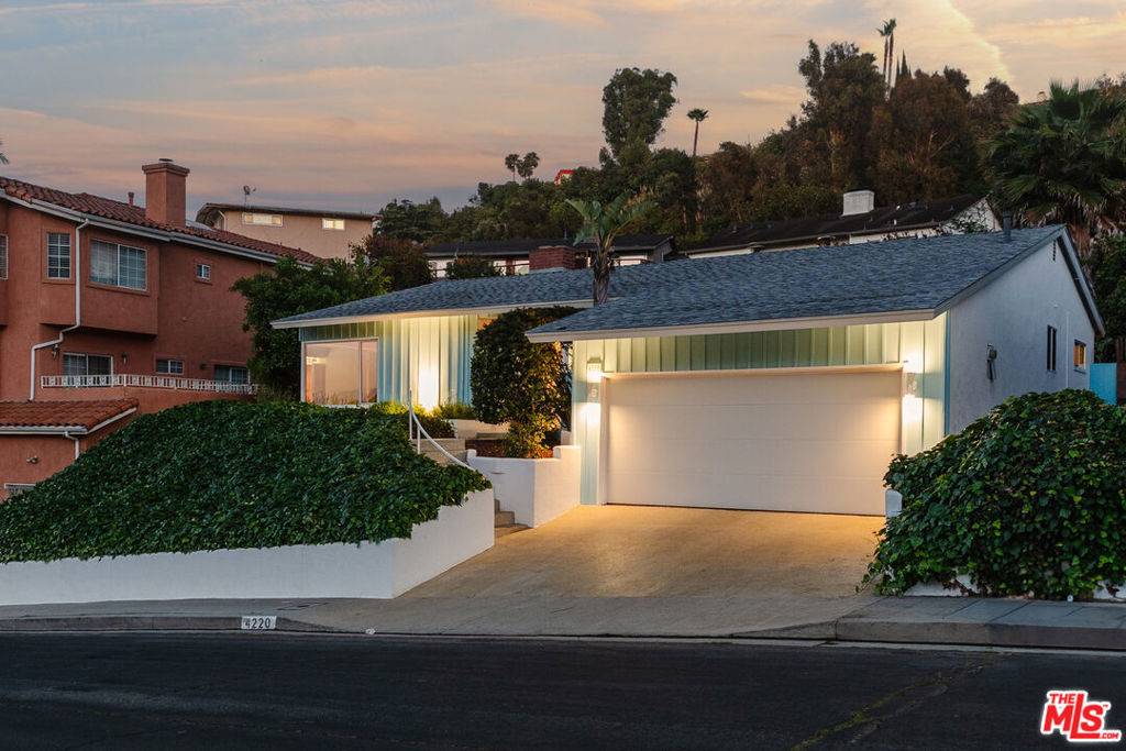 4220 Hillcrest DR, Los Angeles, CA 90008