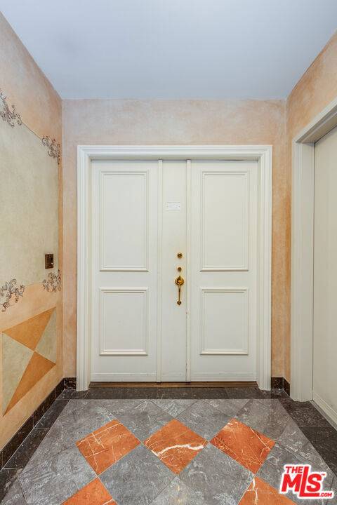 Beverly Hills, CA 90210,450 N Maple DR #401