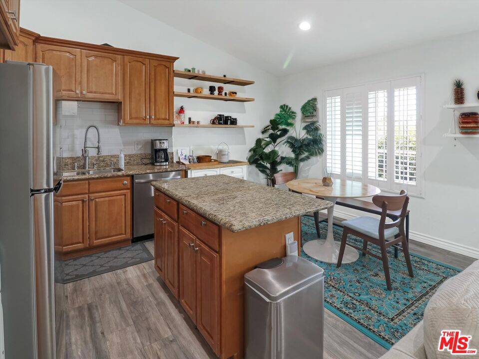 Long Beach, CA 90802,1637 E 5th ST #302