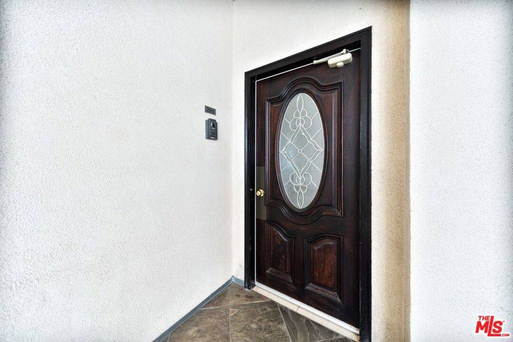 Los Angeles, CA 90006,1043 S Kenmore AVE #201