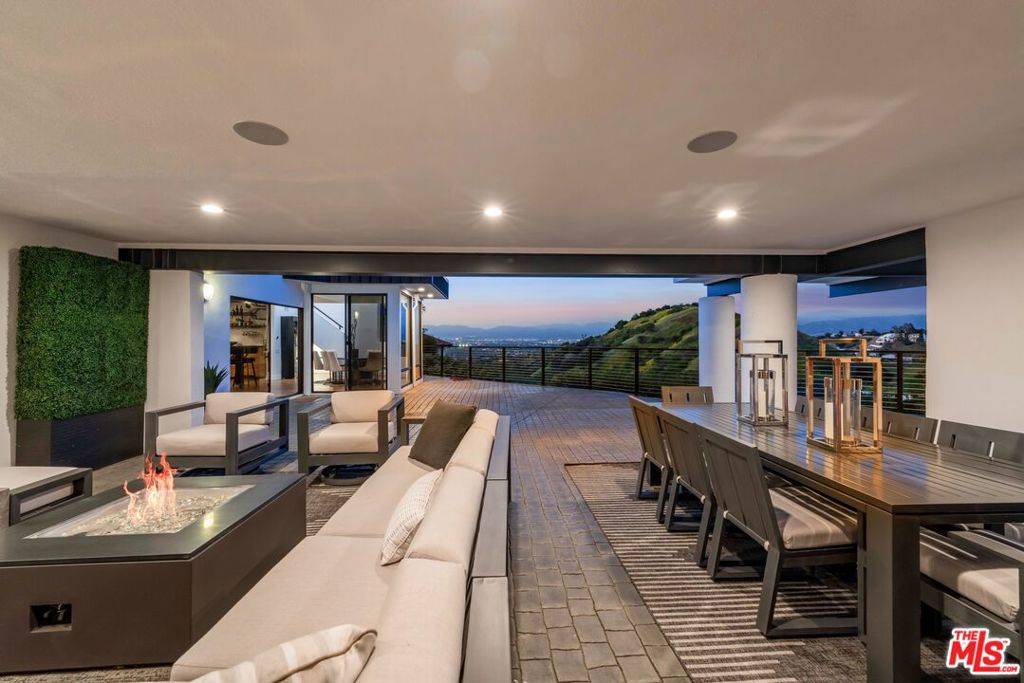 Sherman Oaks, CA 91423,3372 Longridge TER