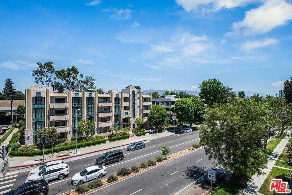 Toluca Lake, CA 91602,10352 Riverside DR #201