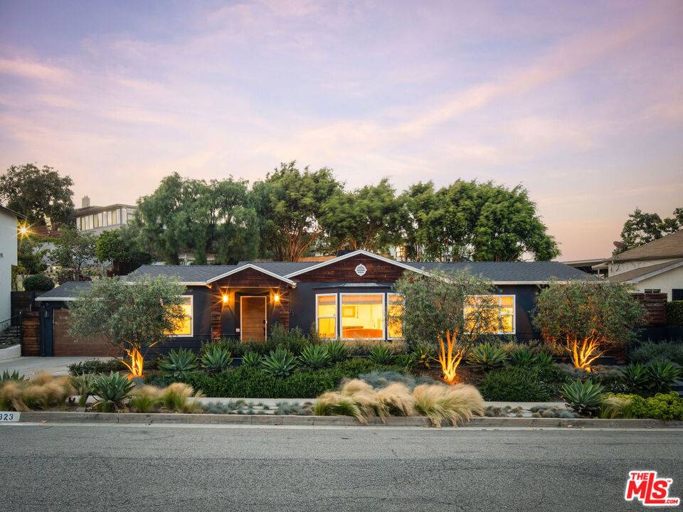 View Park, CA 90043,3823 Lorado WAY