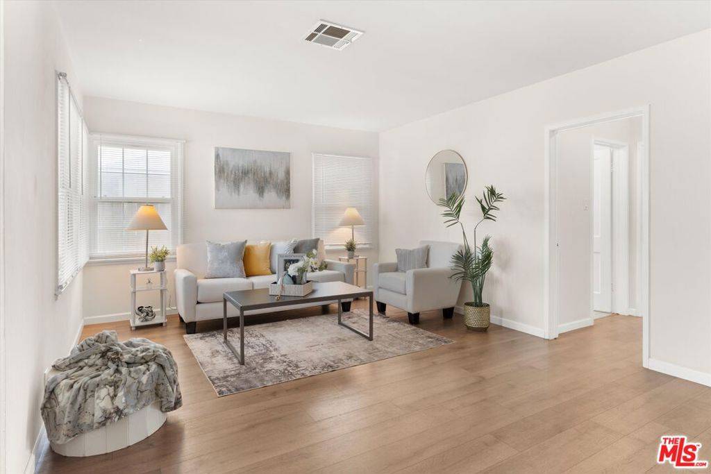 Inglewood, CA 90304,10910 S Burl AVE