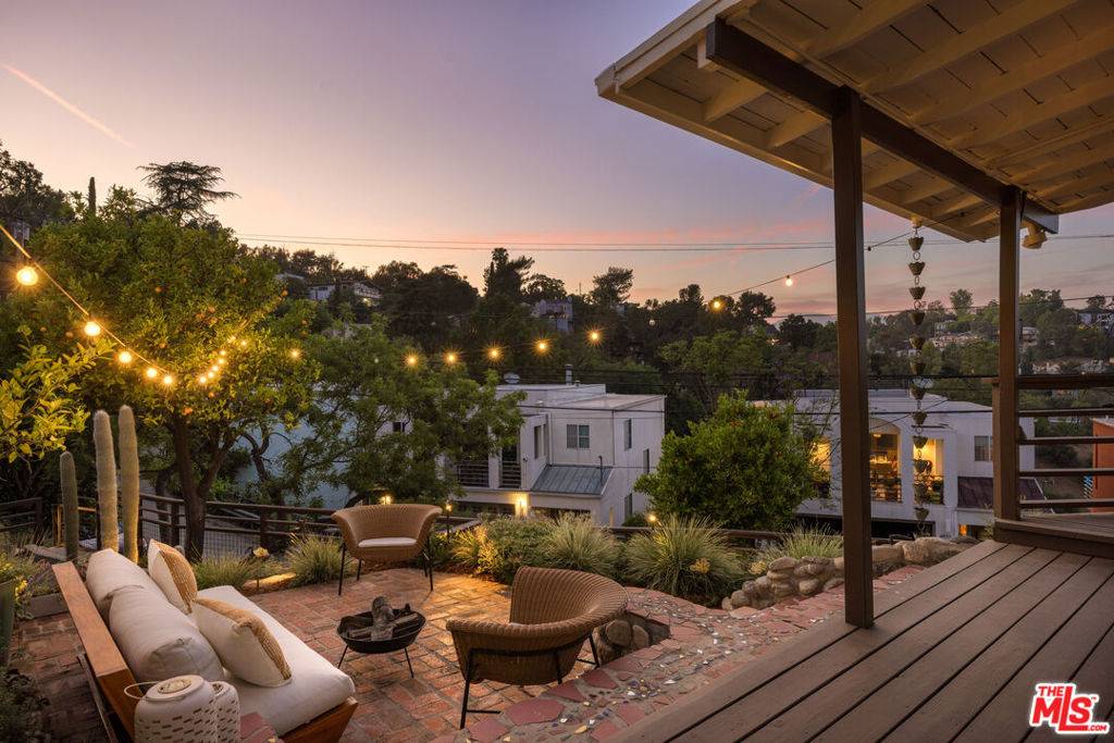 Los Angeles, CA 90065,4825 Glenalbyn DR