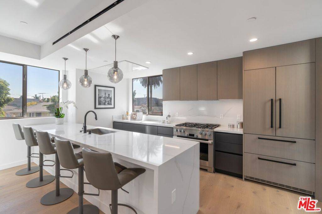 853 N Detroit ST, Los Angeles, CA 90046