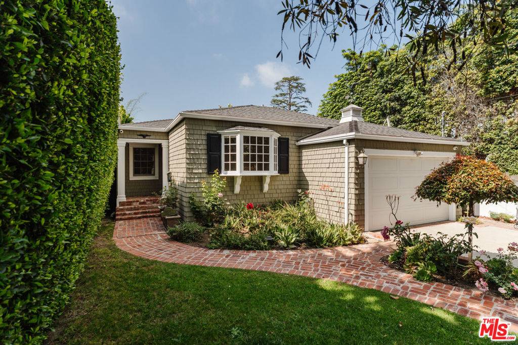 12111 Greenock LN, Los Angeles, CA 90049